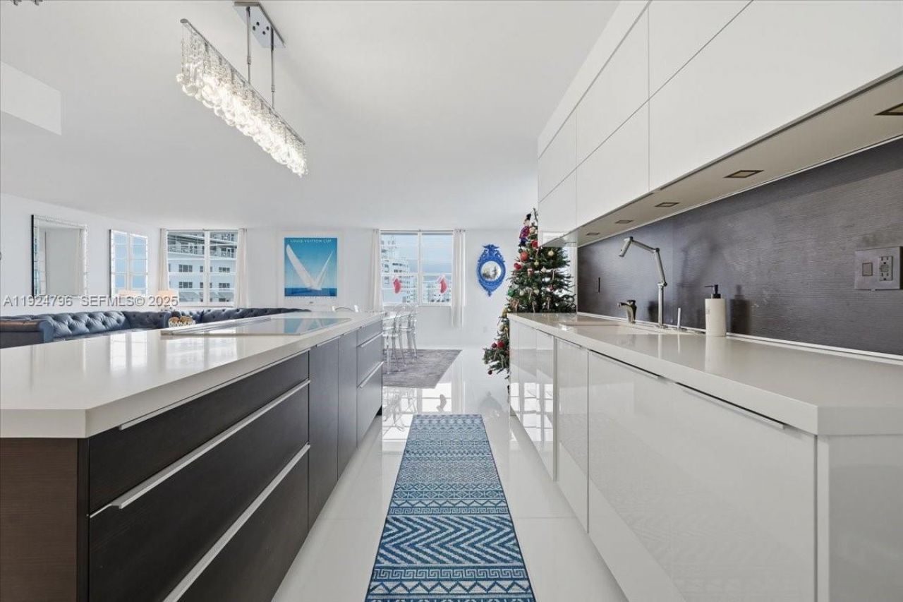 100 Lincoln Road, Unit 747, Miami Beach, FL 33139 Photo