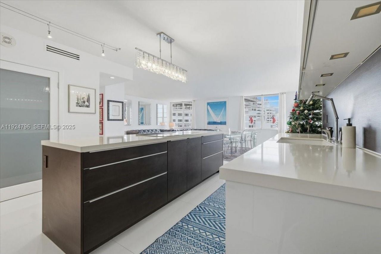 100 Lincoln Road, Unit 747, Miami Beach, FL 33139 Photo