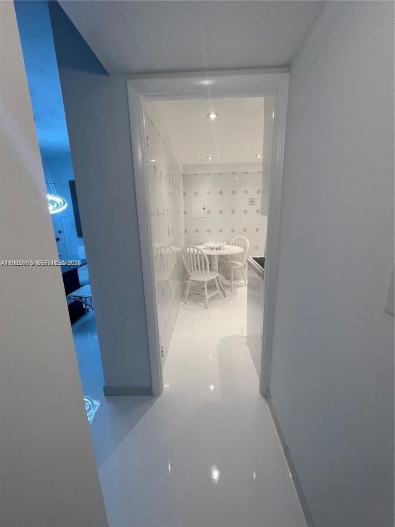 5555 Collins Ave, Unit 7T, Miami Beach, FL 33140 Photo
