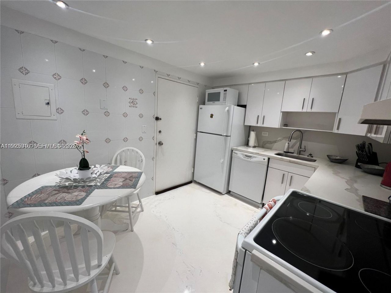 5555 Collins Ave, Unit 7T, Miami Beach, FL 33140 Photo