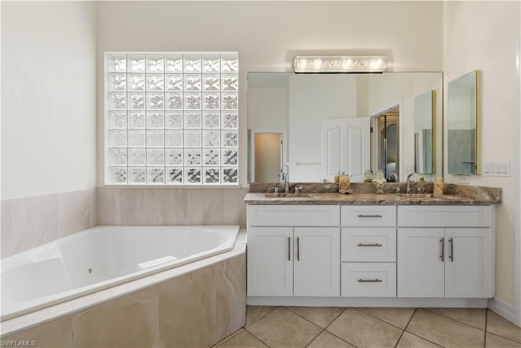 24784 Hollybrier Ln, Bonita Springs, FL 34134 Photo