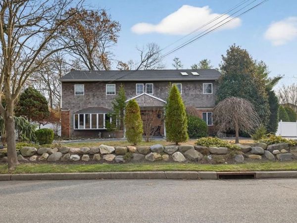110 Florida Avenue, Commack, NY 11725