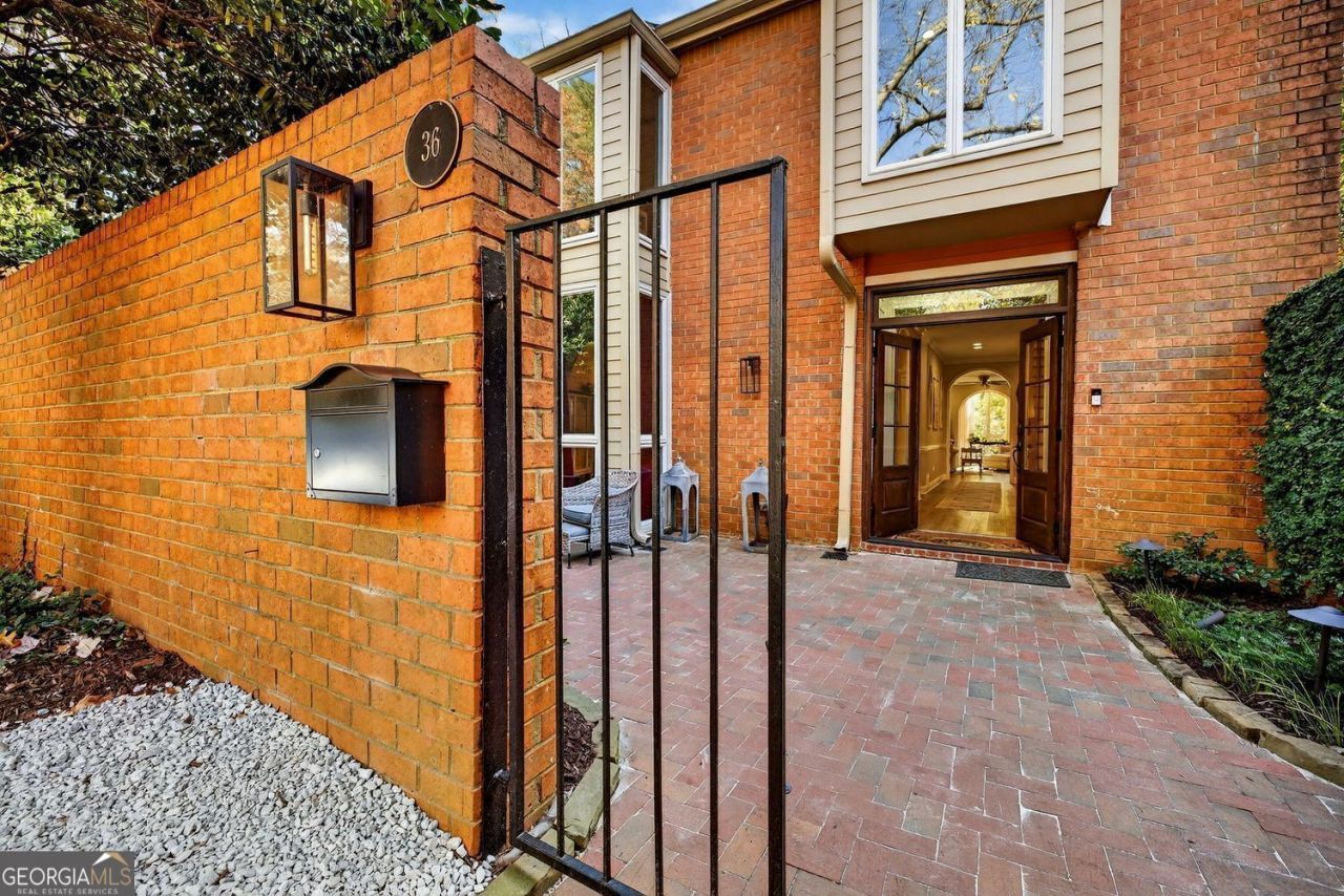 36 Willow Glen Ne, Atlanta, GA 30342 Main Photo