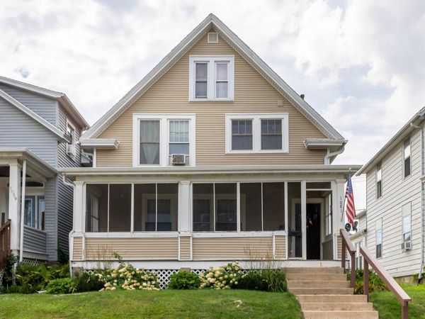 1081 Center Place, Dubuque, IA 52001