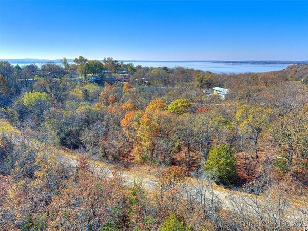 221 Robin Road , Eufaula, OK 74432