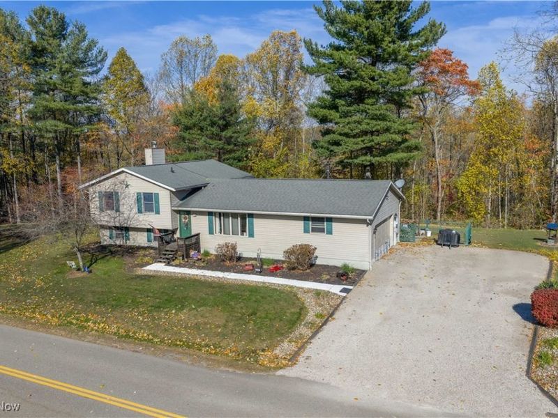 530 Midvale Mine Road SE, New Philadelphia, OH 44663 Photo 1