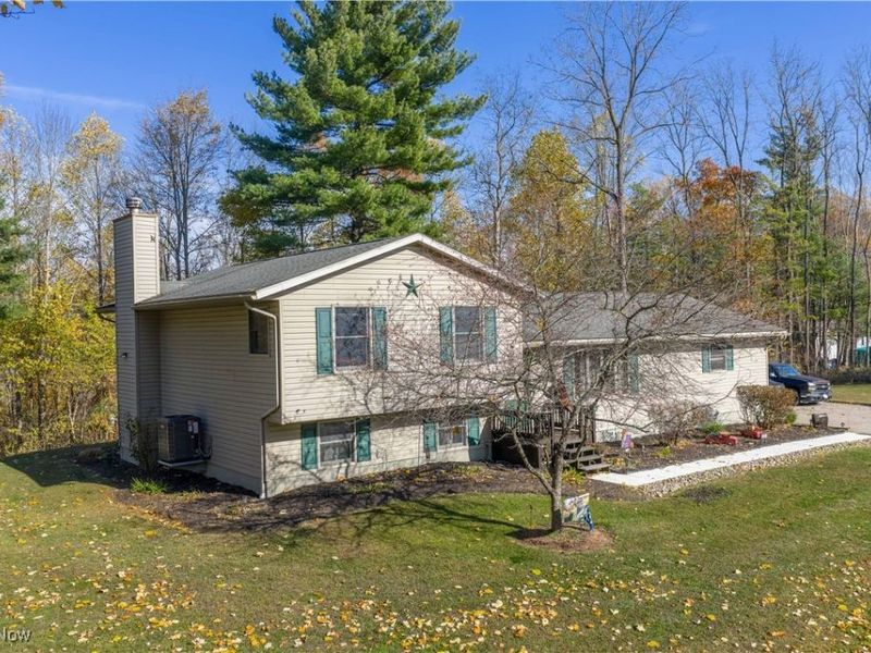 530 Midvale Mine Road SE, New Philadelphia, OH 44663 Photo 2