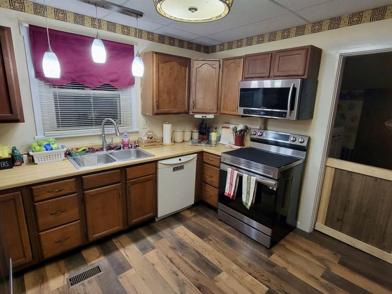 140 W Mound Street, South Charleston, OH 45368 Photo 9