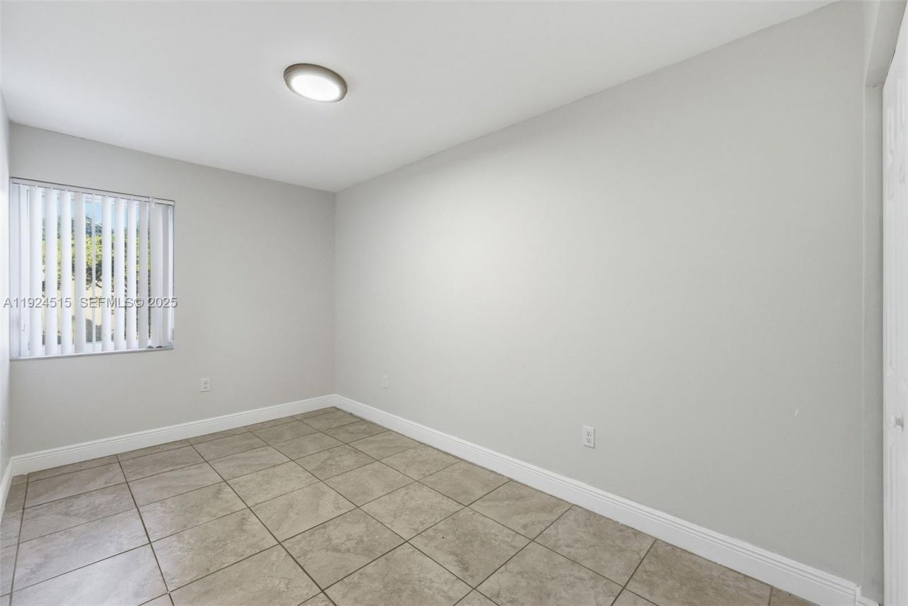 1977 NW 5th Pl, Unit 408, Miami, FL 33136 Photo