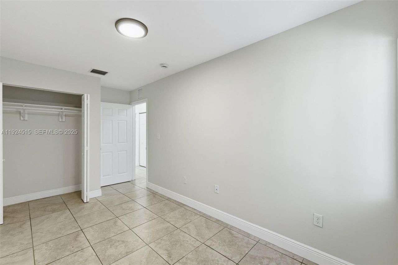 1977 NW 5th Pl, Unit 408, Miami, FL 33136 Photo