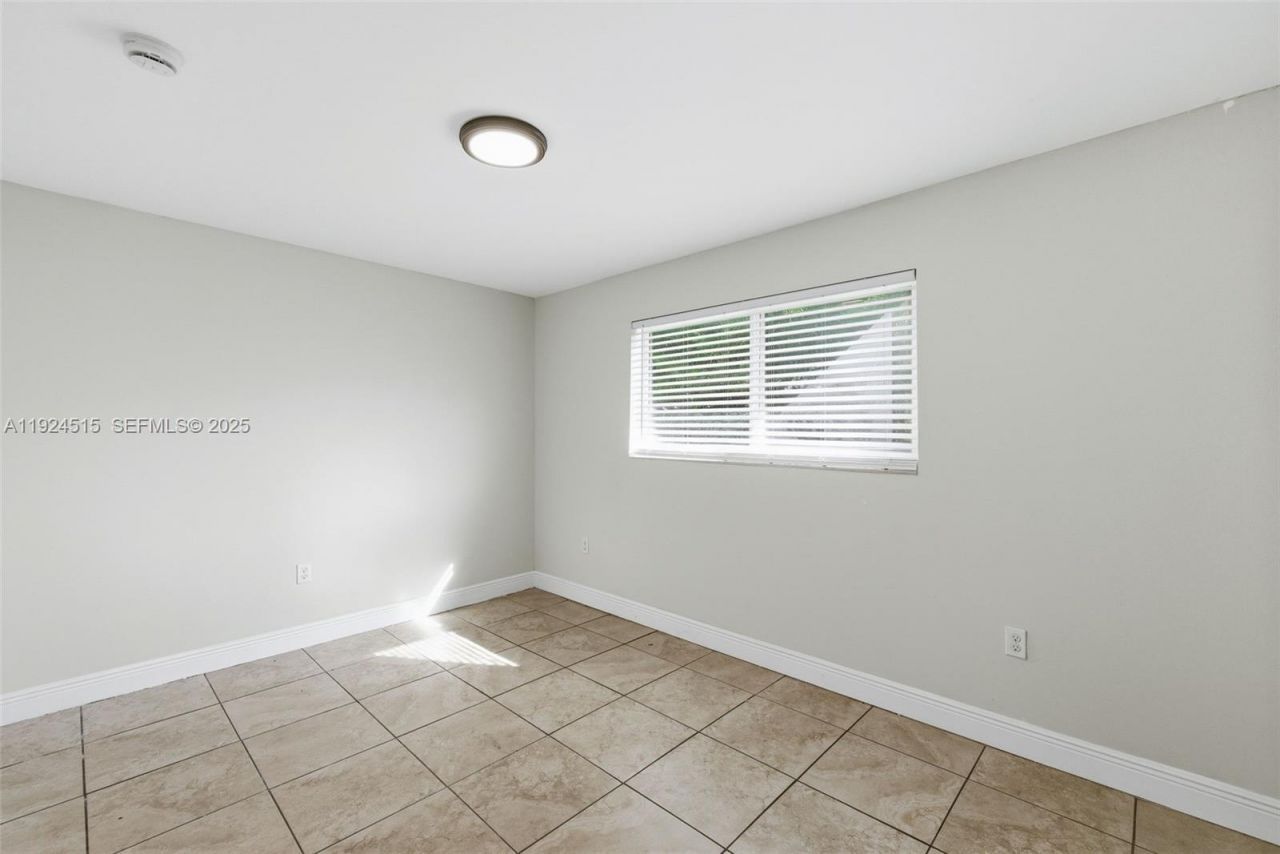 1977 NW 5th Pl, Unit 408, Miami, FL 33136 Photo