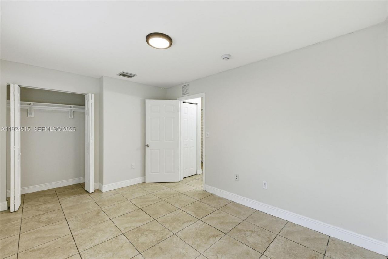 1977 NW 5th Pl, Unit 408, Miami, FL 33136 Photo