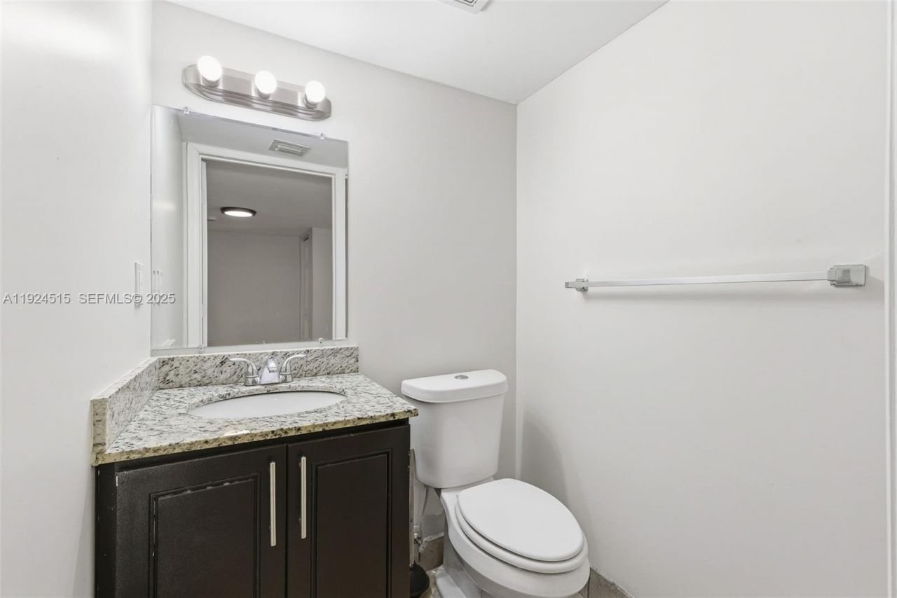 1977 NW 5th Pl, Unit 408, Miami, FL 33136 Photo