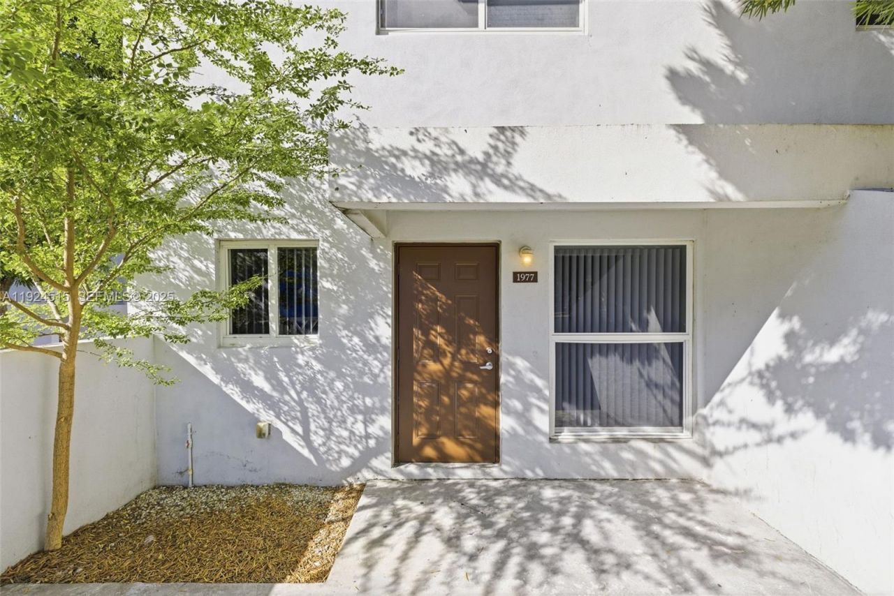 1977 NW 5th Pl, Unit 408, Miami, FL 33136 Photo