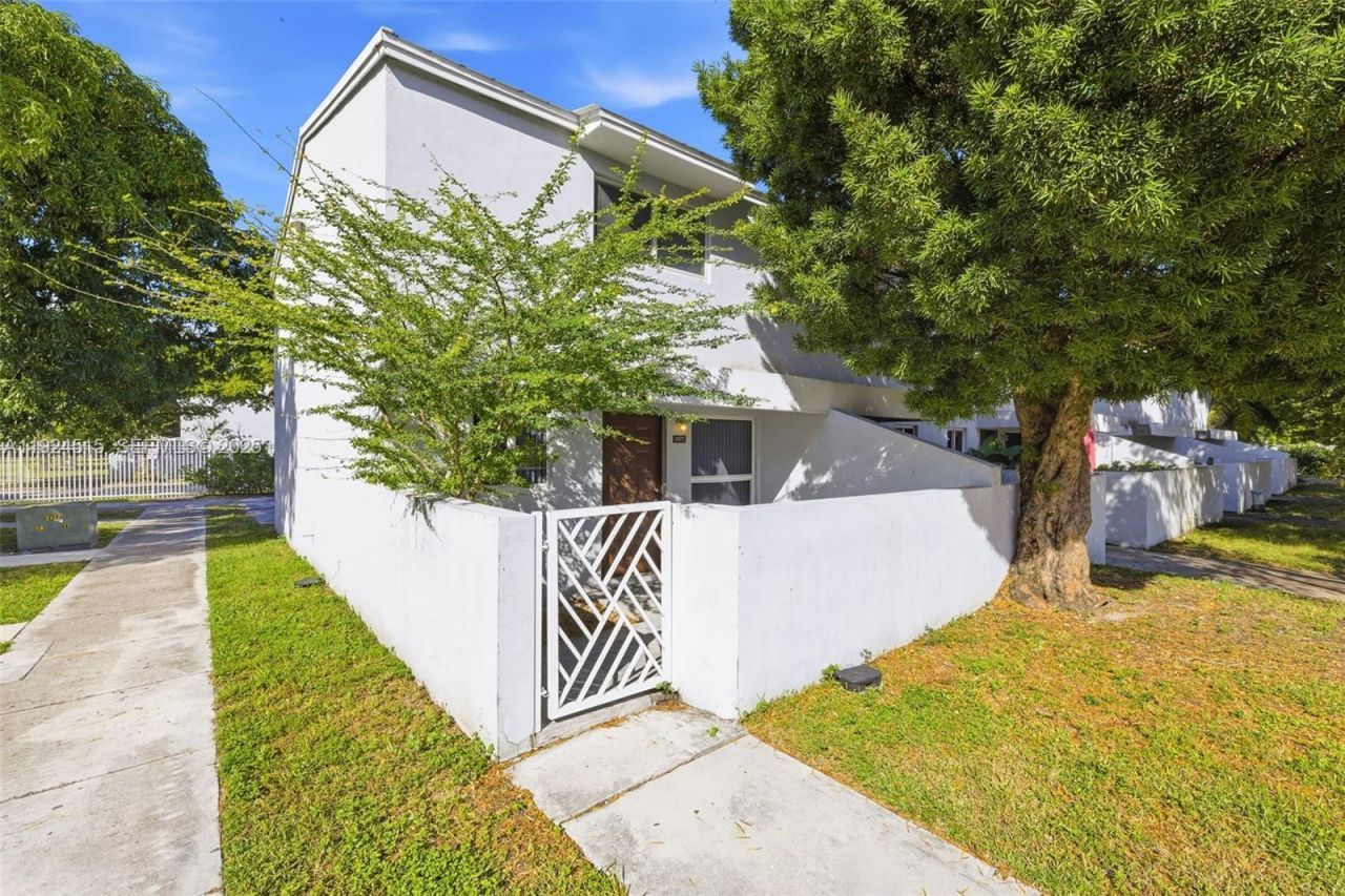 1977 NW 5th Pl, Unit 408, Miami, FL 33136 Photo