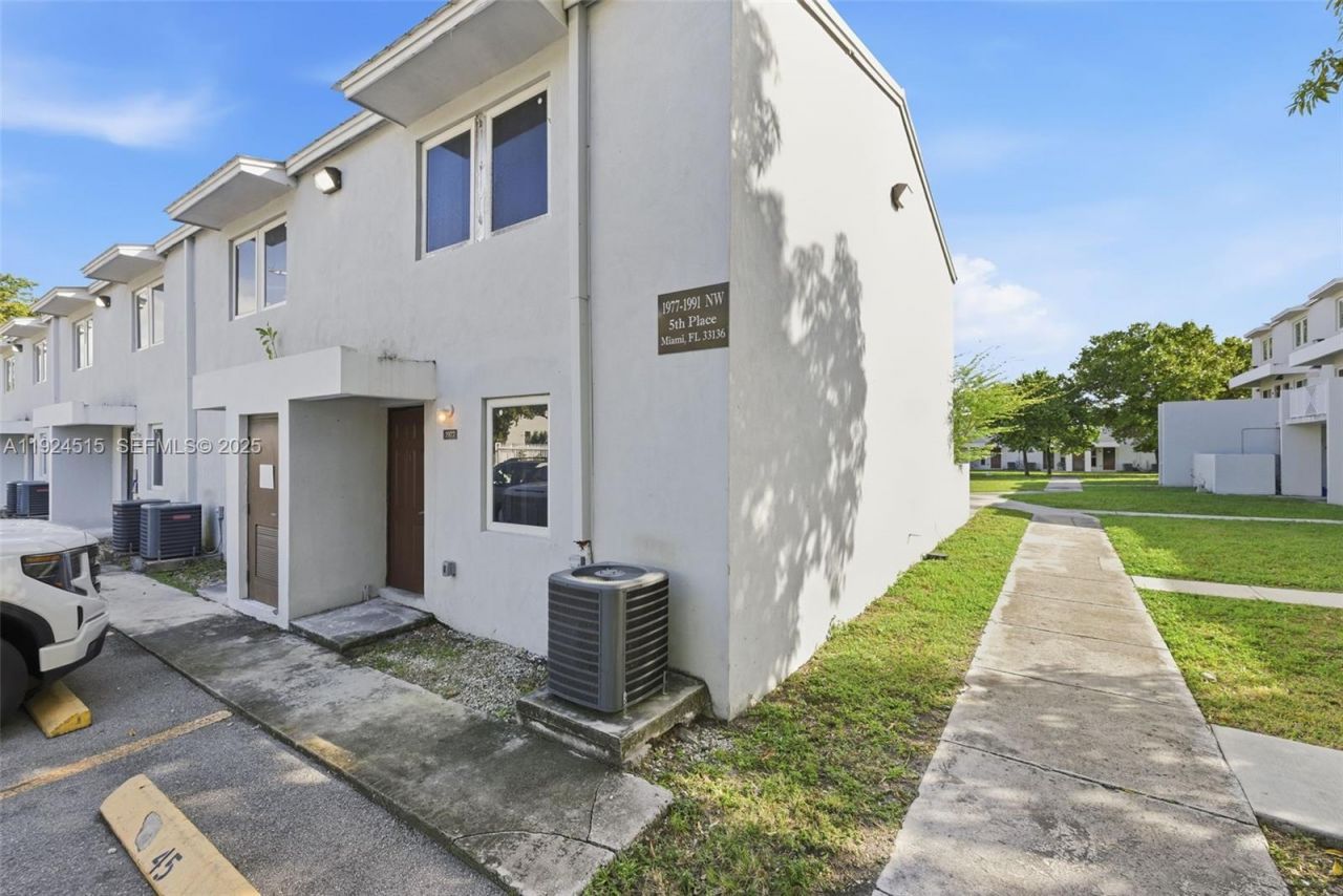1977 NW 5th Pl, Unit 408, Miami, FL 33136 Photo