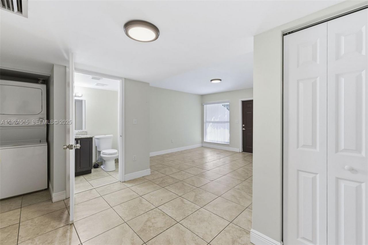 1977 NW 5th Pl, Unit 408, Miami, FL 33136 Photo