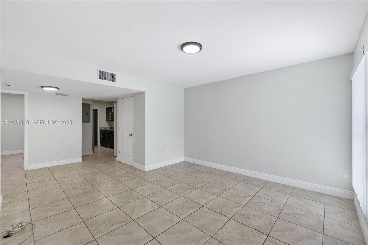 1977 NW 5th Pl, Unit 408, Miami, FL 33136 Photo