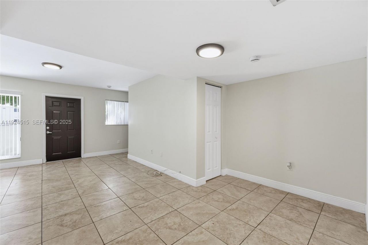 1977 NW 5th Pl, Unit 408, Miami, FL 33136 Photo