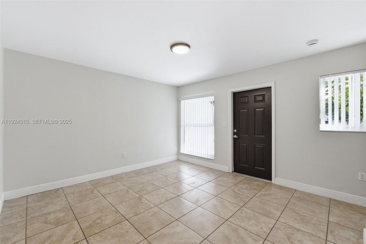 1977 NW 5th Pl, Unit 408, Miami, FL 33136 Photo