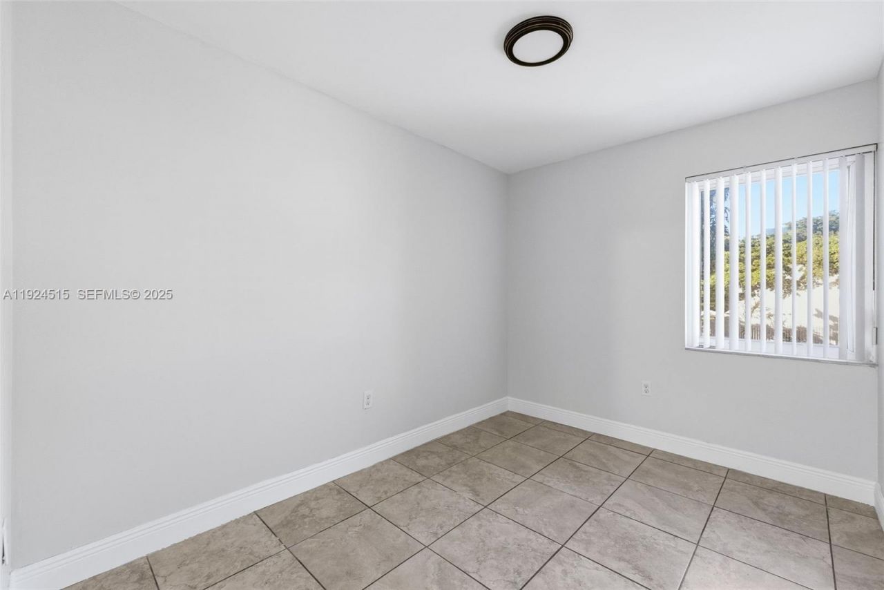 1977 NW 5th Pl, Unit 408, Miami, FL 33136 Photo