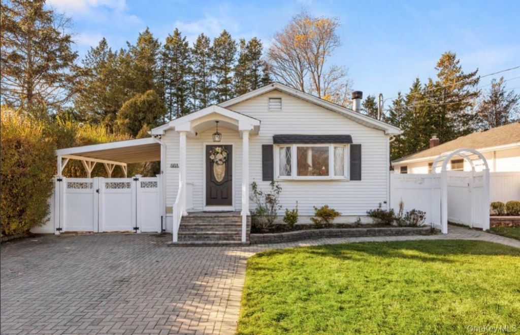 68 A Oneida Avenue, South Setauket, NY 11720 Main Photo