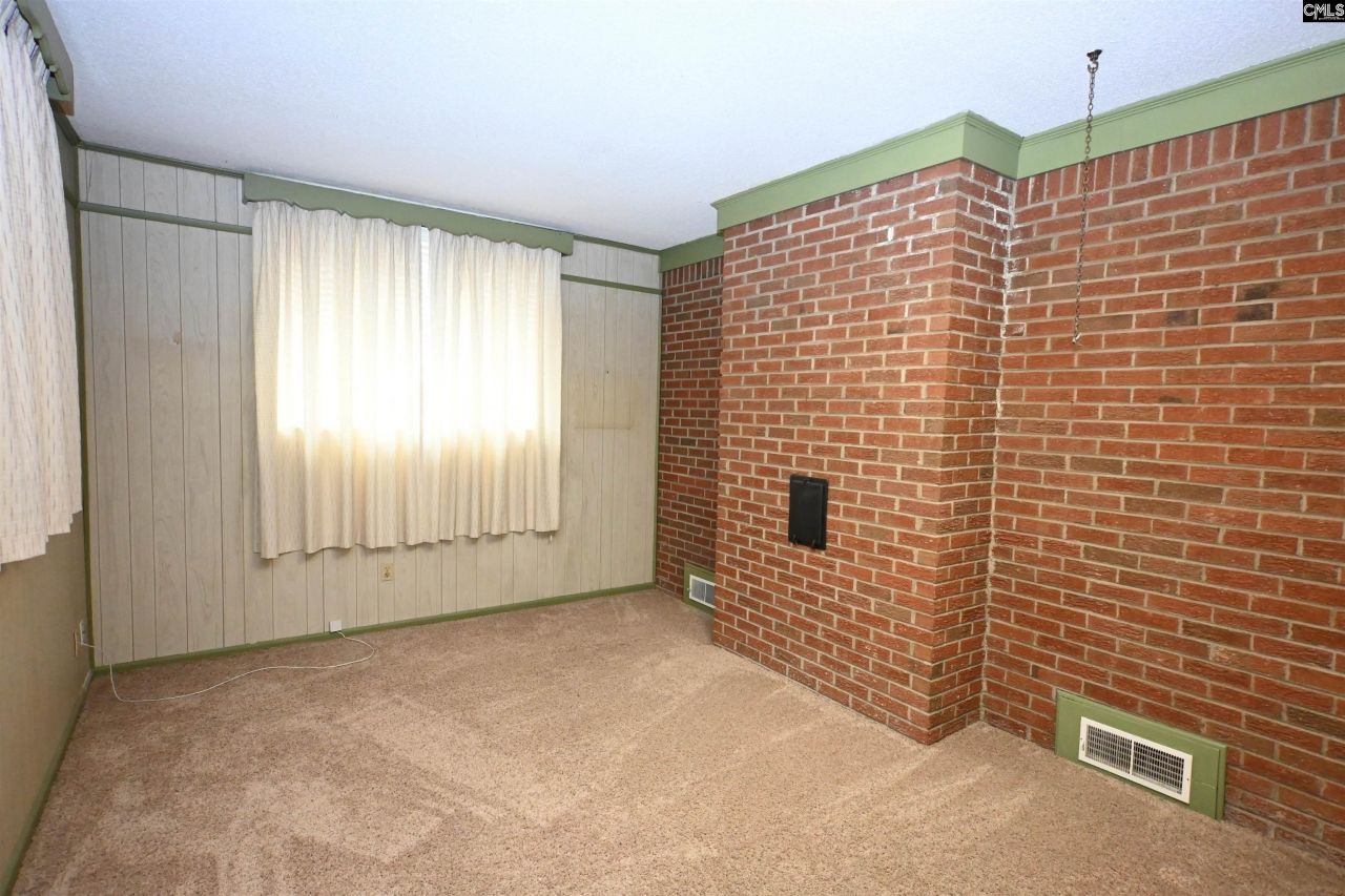 2015 Stratford Road Photo 16