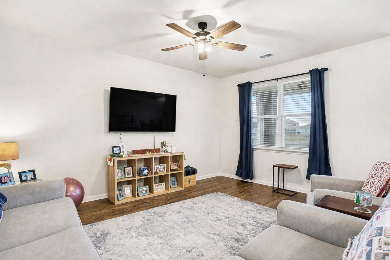 3923 Nandina Ct. Photo 5