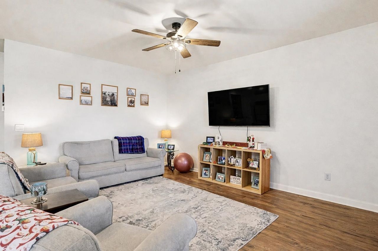 3923 Nandina Ct. Photo 6