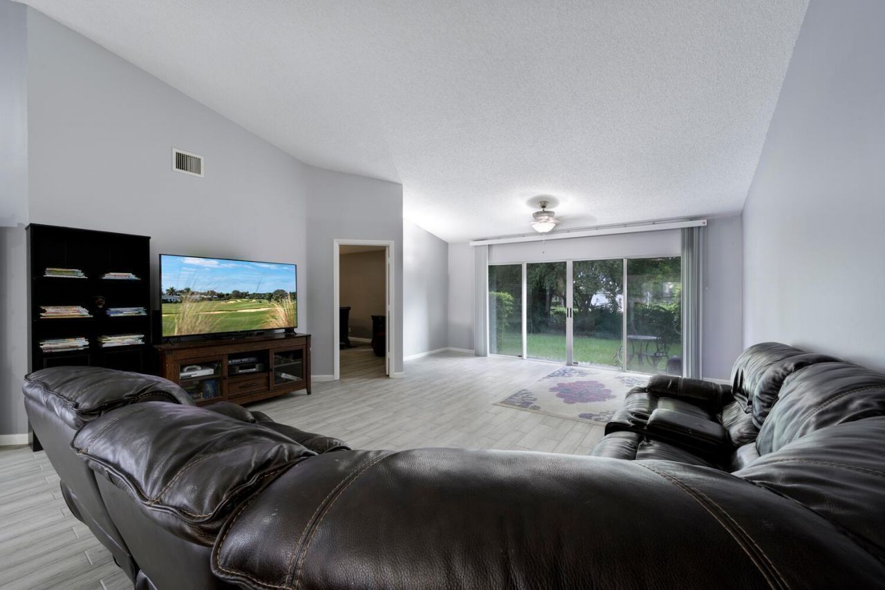 2394 SW Foxpoint Way, Palm City, FL 34990 Photo