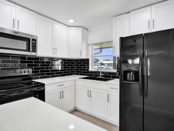 2915 Crosley Dr W, Unit J, West Palm Beach, FL 33415