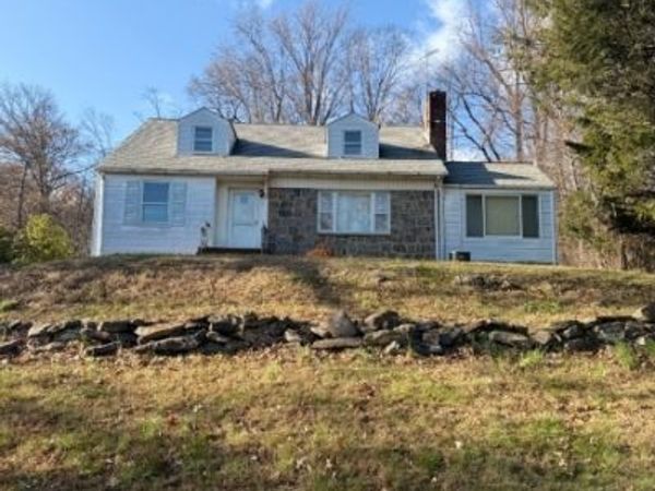 1098 Sunny Slope Dr, Mountainside, NJ 07092