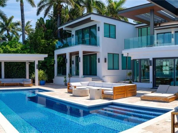 327 E Rivo Alto Dr, Miami Beach, FL 33139