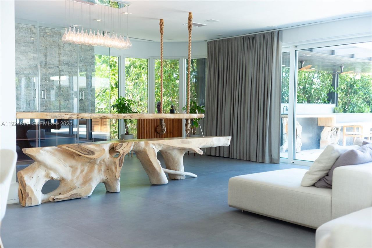 327 E Rivo Alto Dr, Miami Beach, FL 33139 Photo