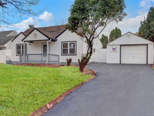 12 Carlls Path, North Babylon, NY 11703