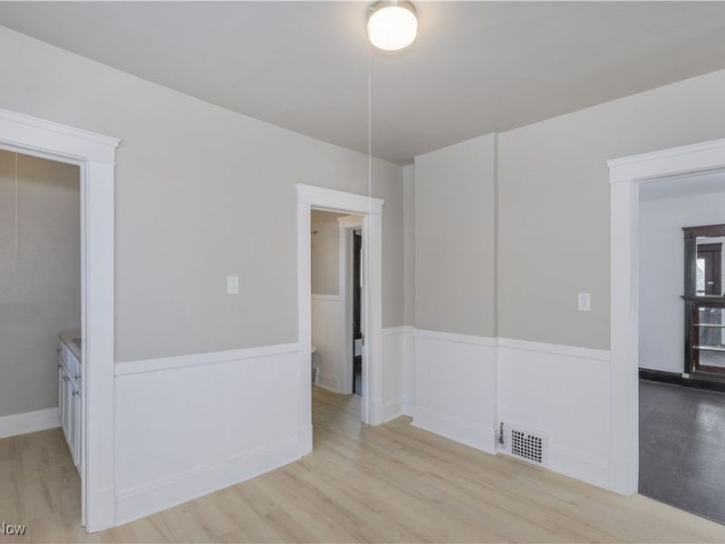 9905 Lamontier Avenue, Cleveland, OH 44104 Photo 11