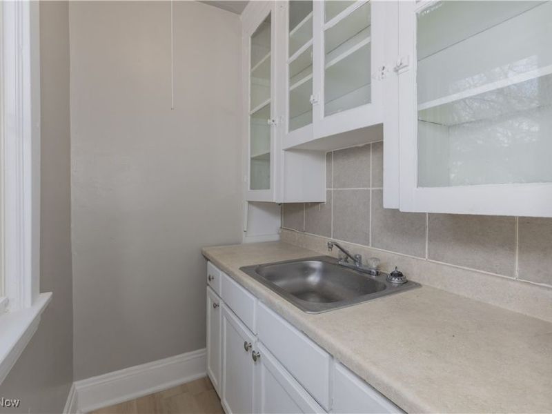 9905 Lamontier Avenue, Cleveland, OH 44104 Photo 13