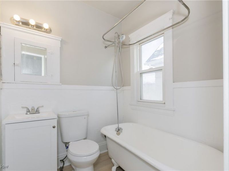 9905 Lamontier Avenue, Cleveland, OH 44104 Photo 22