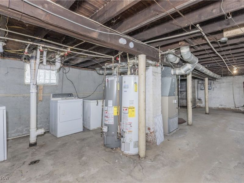 9905 Lamontier Avenue, Cleveland, OH 44104 Photo 23