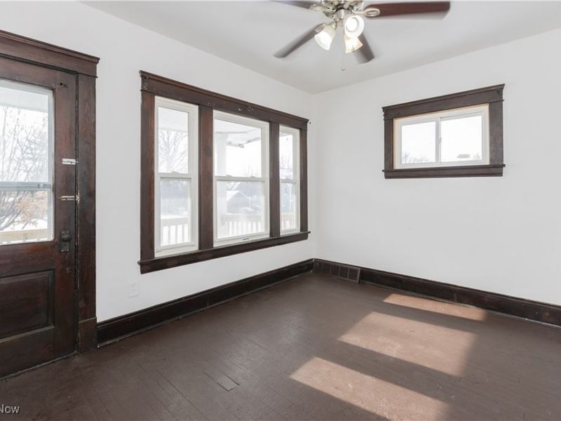 9905 Lamontier Avenue, Cleveland, OH 44104 Photo 3