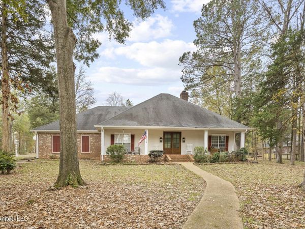 8 Charleston Avenue, Clinton, MS 39056