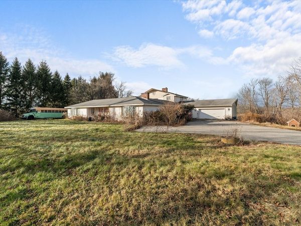 186 Eight Lots Rd, Sutton, MA 01590