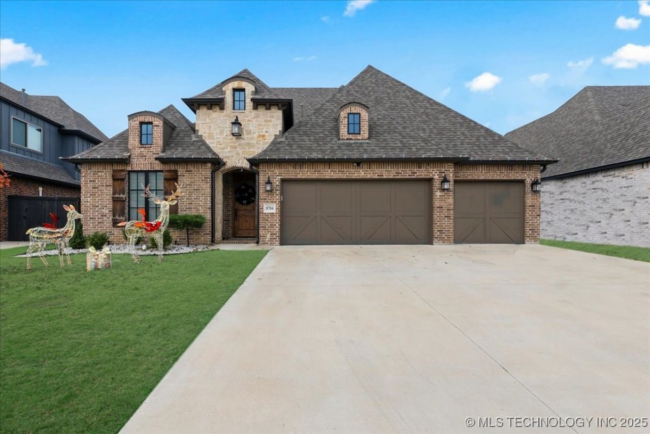 8704 S Quanah Avenue W, Tulsa, OK 74132 Main Photo