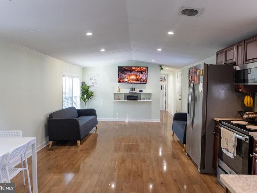 2000 Grovewood, Capitol Heights, MD 20731 Main Photo