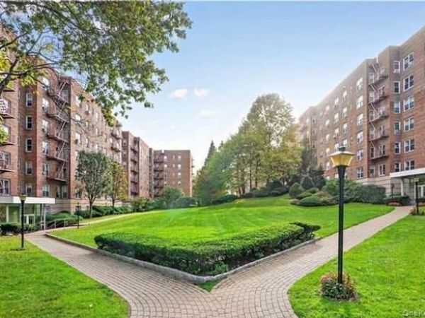 1300 Midland Avenue, Unit B42, Yonkers, NY 10704