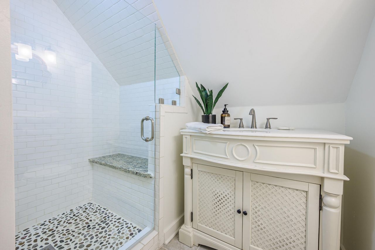 425 King Street Photo 25