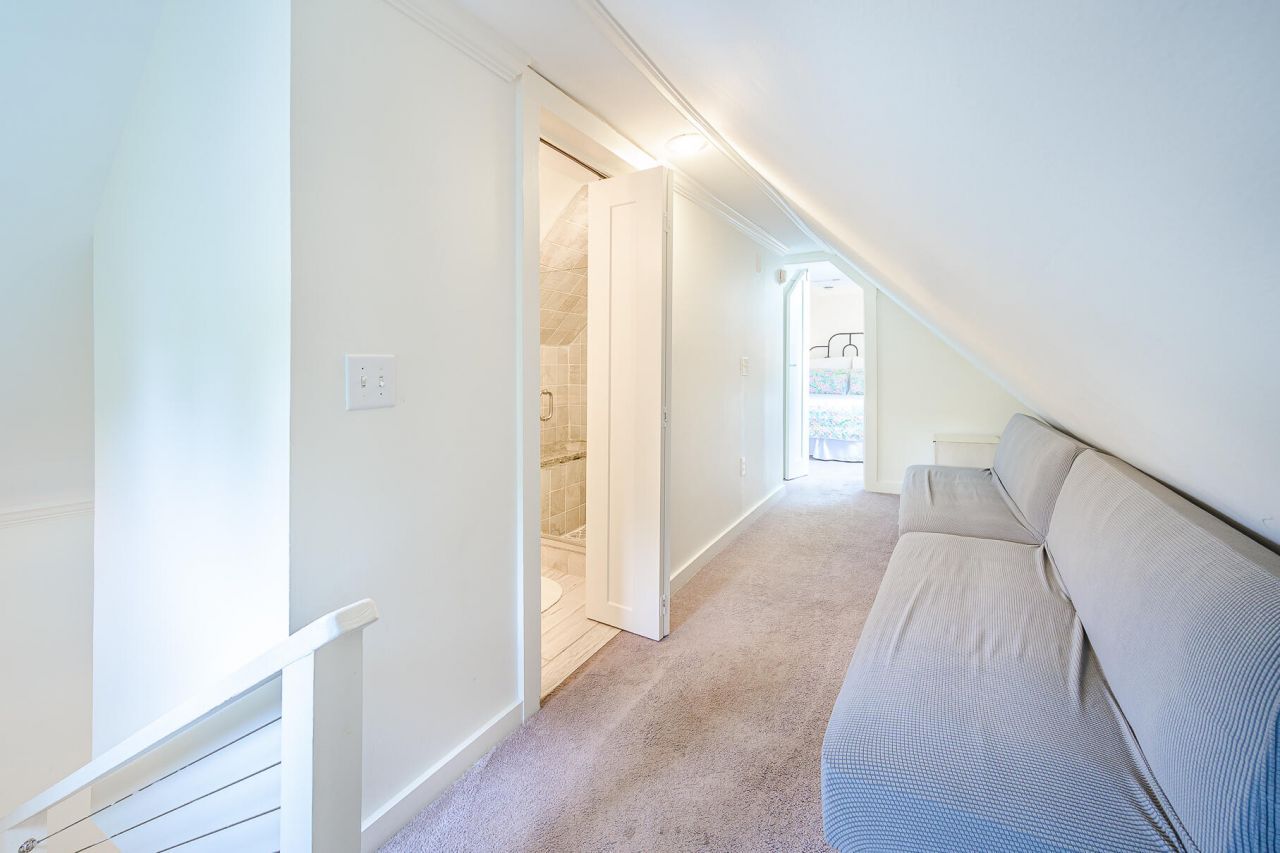 425 King Street Photo 47