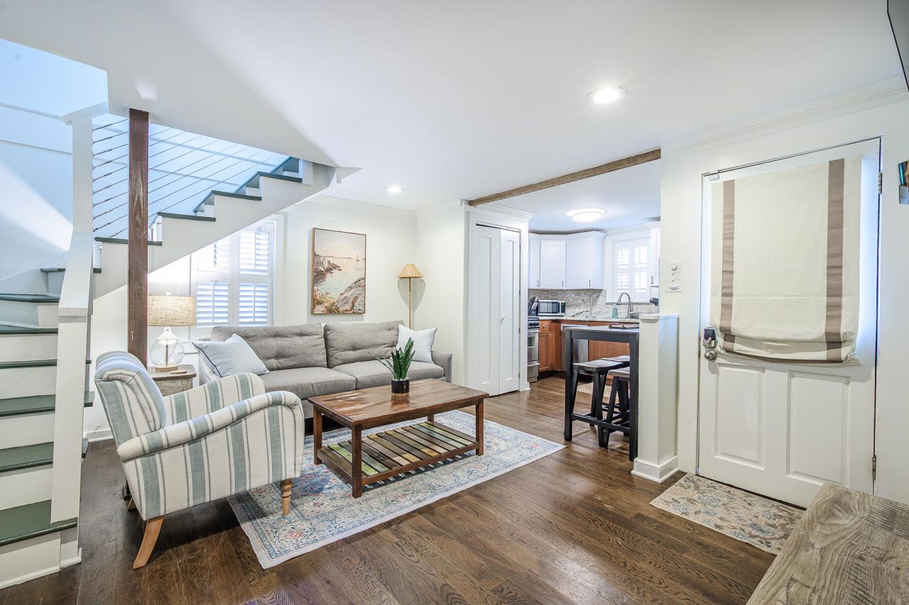 425 King Street Photo 9