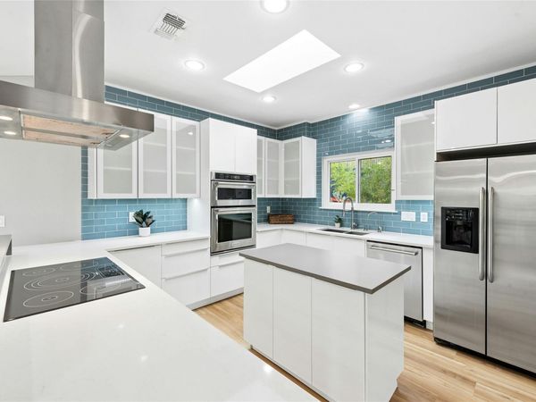 304 Palos Verdes DR, Lakeway, TX 78734