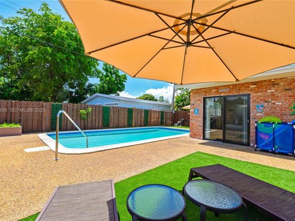 1204 NE 7th St, Pompano Beach, FL 33060